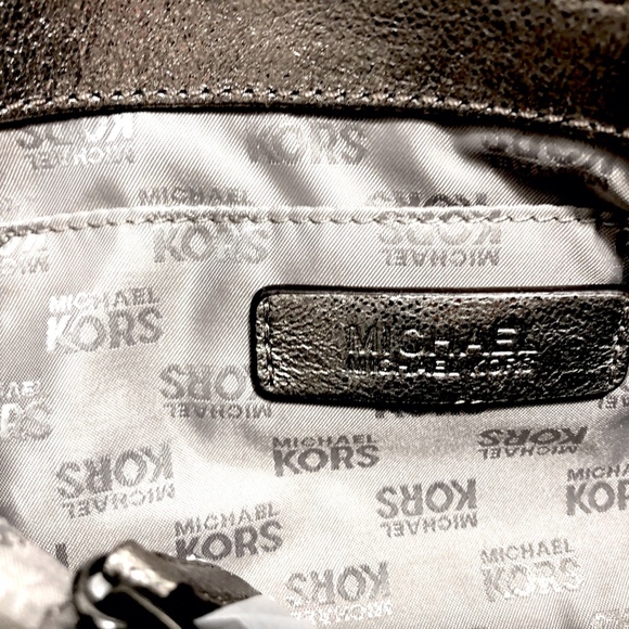 Michael Kors Jet Set Silver Shoulder Bag NWT 228 - Picture 6 of 8